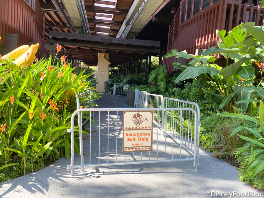 PICS The Monorail Station at Disney's Polynesian Village