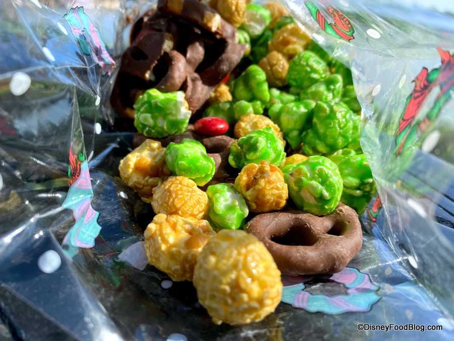 2021 EPCOT Festival of the Holidays - Holiday Hearth Desserts | the ...