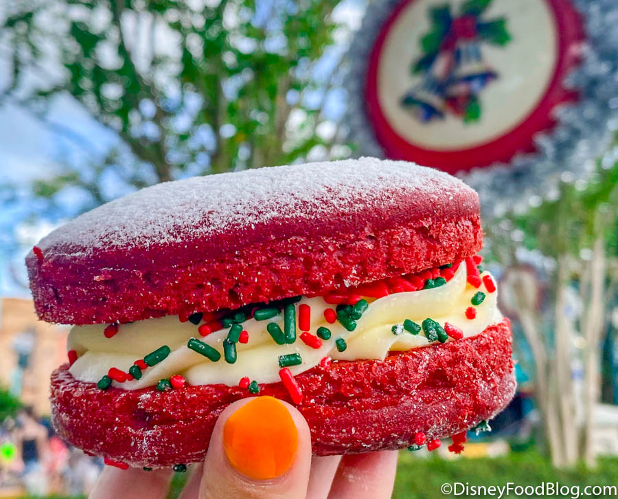 PHOTOS: These Oven Mitts at Disney World Are Holiday Baking Essentials!