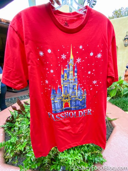 2020 Disney World Annual Passholder Holiday Christmas Castle Sweatshirt XL
