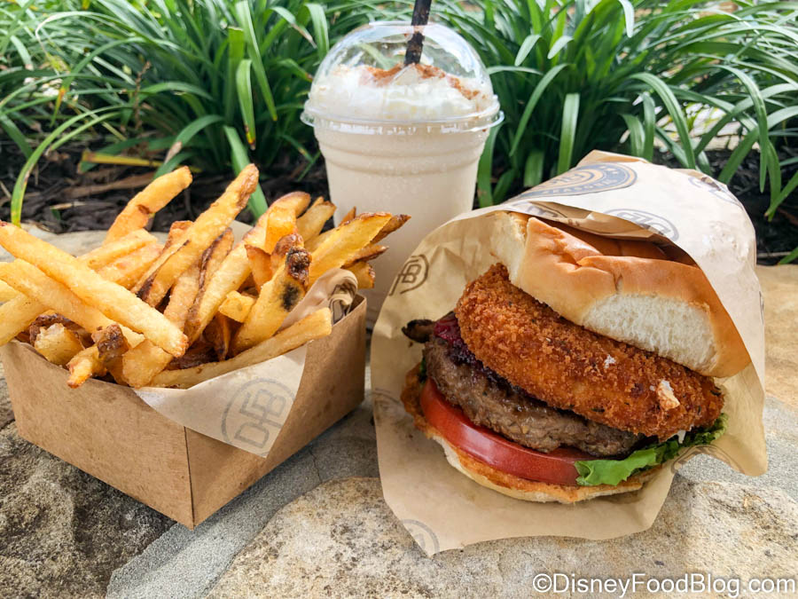 Review If You Eat One Thanksgiving Meal On A Bun In Disney World This Year It Should Be In Burger Form The Disney Food Blog