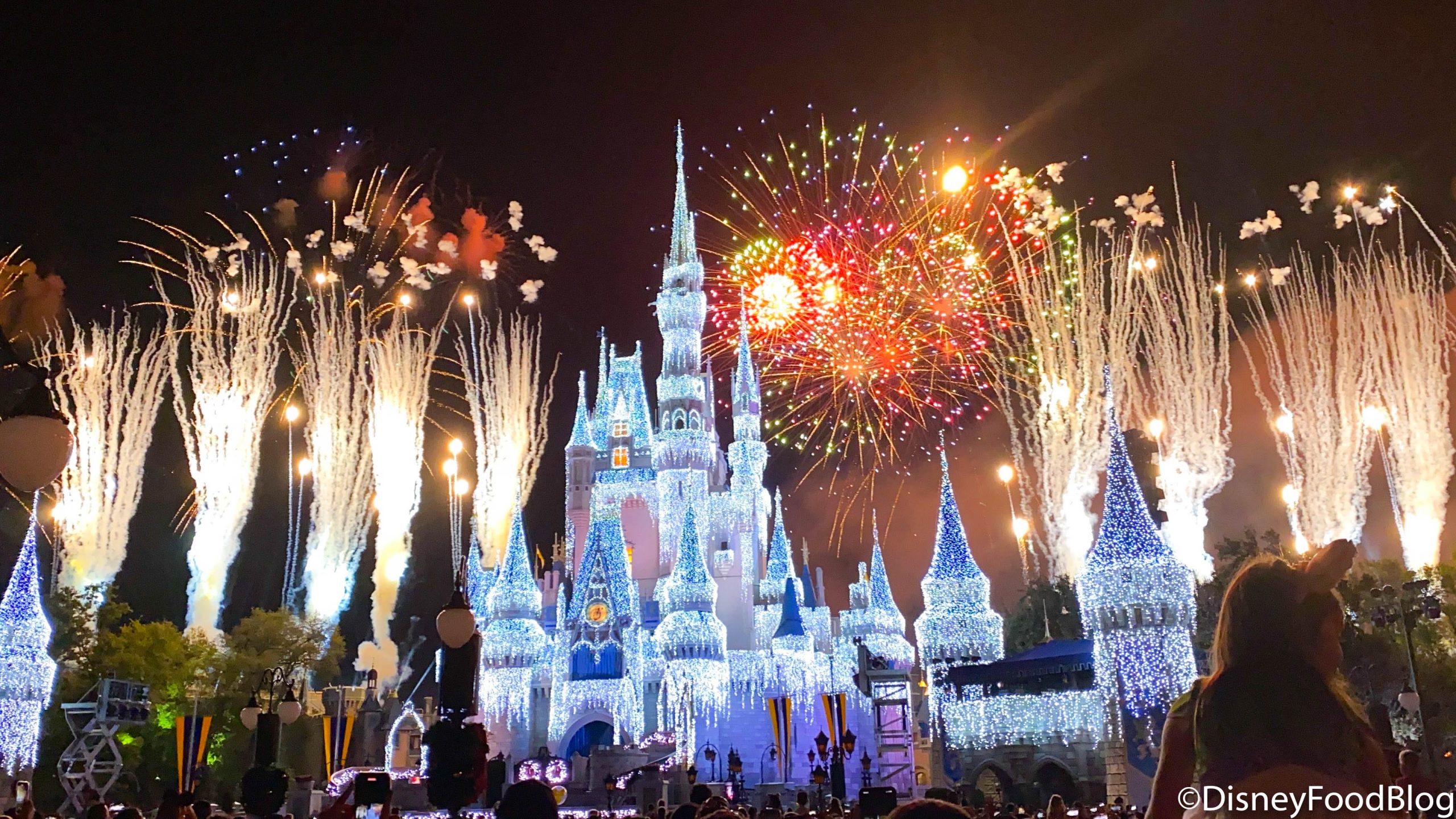 Hãy thưởng thức những hình nền Disney World ấn tượng và tràn đầy màu sắc, để mở đầu một ngày mới với niềm hứng khởi. Hình ảnh sẽ đưa bạn đến thế giới kỳ diệu của Disney, nơi mọi giấc mơ thành hiện thực.