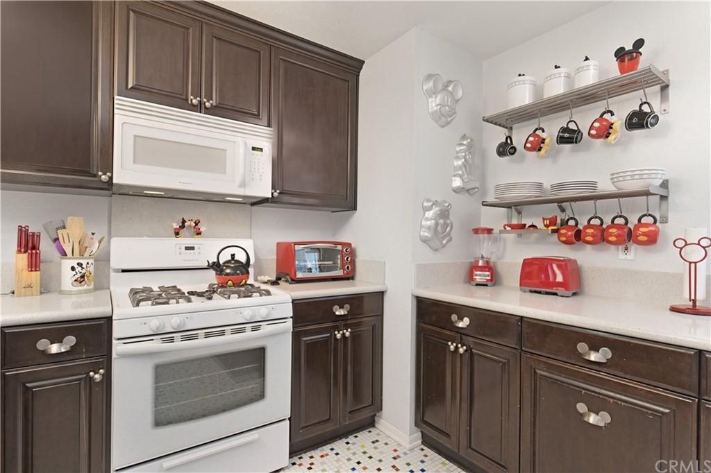 https://www.disneyfoodblog.com/wp-content/uploads/2021/02/2021-disney-themed-house-anaheim-california-for-sale-kitchen-2.jpg