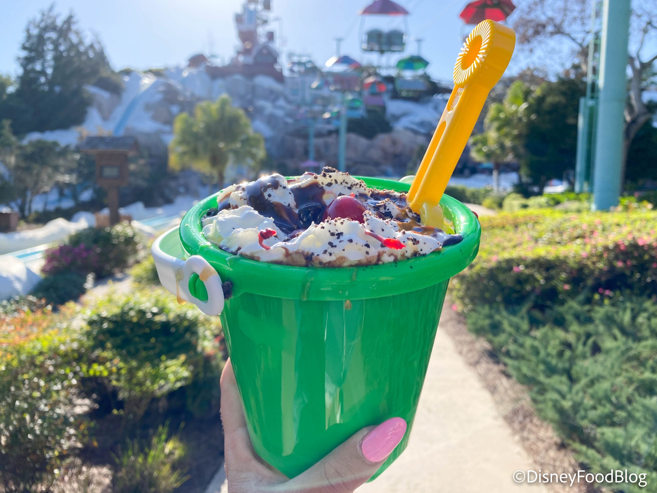 REVIEW: We Had a WHOLE BUCKET of Ice Cream at Disney's Blizzard Beach