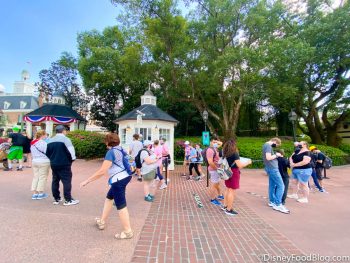 PHOTOS: Here's What the Spring Break Crowds Look Like in Disney World ...