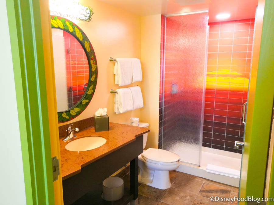PHOTOS! Tour a Lion King FAMILY SUITE at Disney's Art of Animation ...