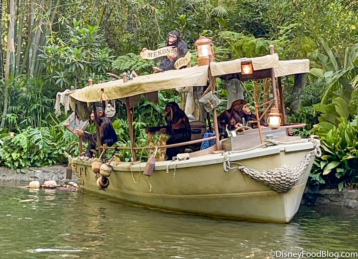 boat in jungle cruise movie