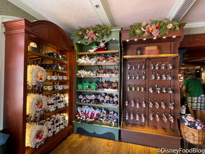 2021-reopening-wdw-christmas-shoppe-rede