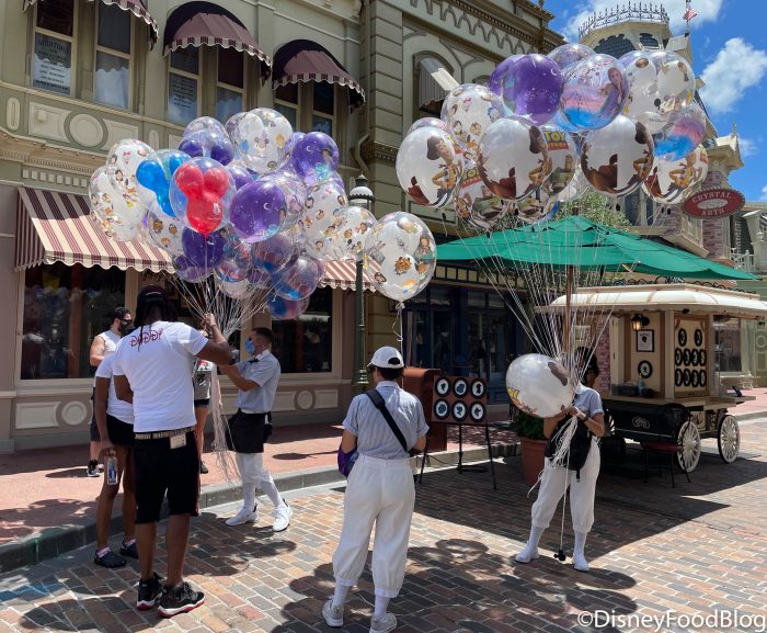 2021-reopening-wdw-main-street-balloons-