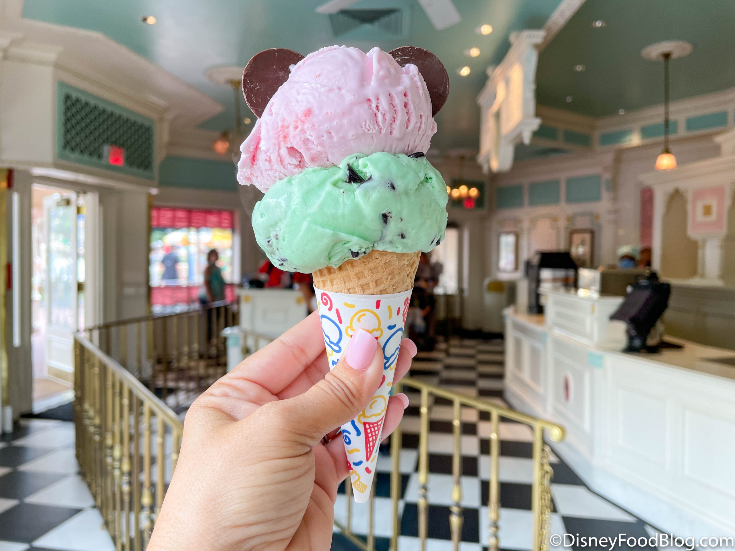 Review: Plaza Ice Cream Parlor at Disney World's Magic Kingdom 