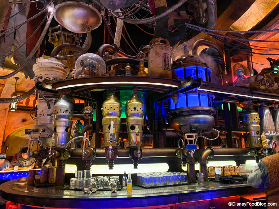Review: Oga's Cantina Bar in Star Wars Land - Disney Tourist Blog