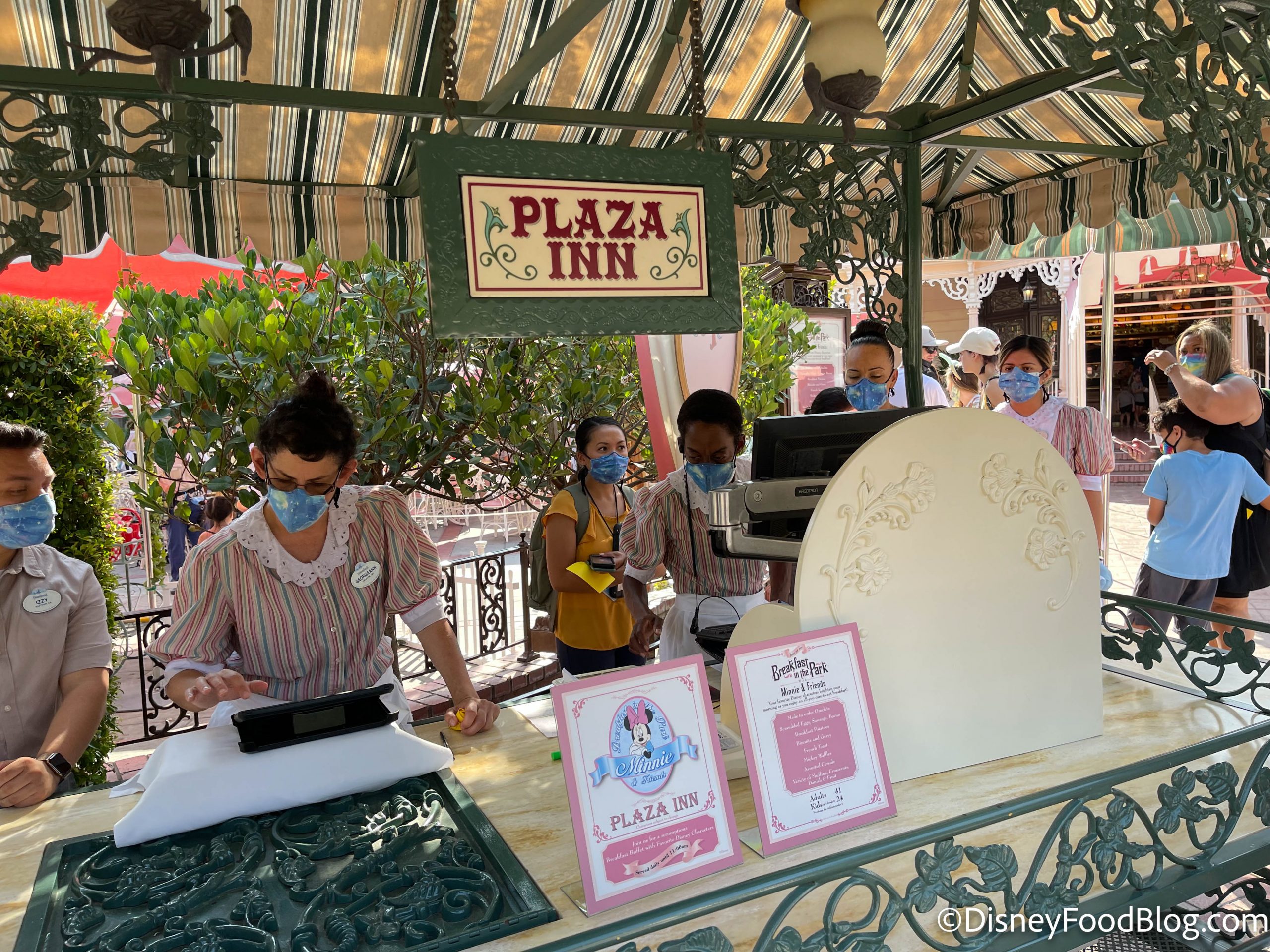 FIRST LOOK at a Reopened Plaza Inn Character Breakfast in Disneyland