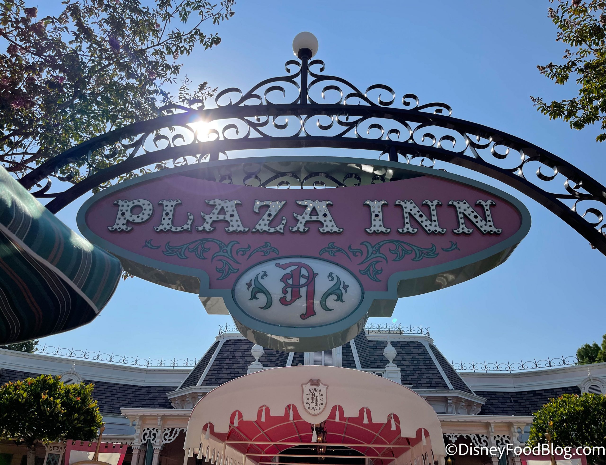 FIRST LOOK at a Reopened Plaza Inn Character Breakfast in Disneyland