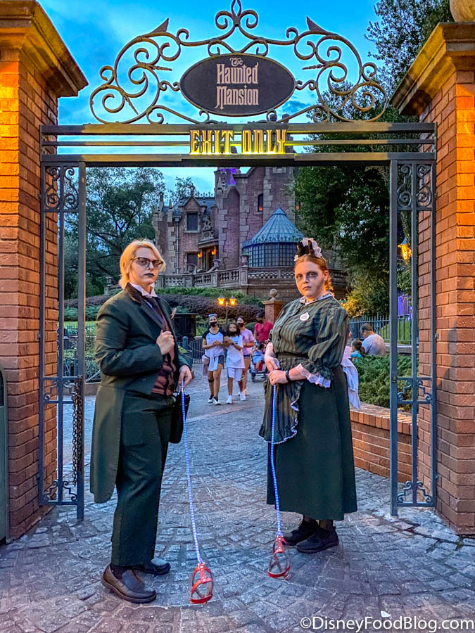 https://www.disneyfoodblog.com/wp-content/uploads/2021/08/2021-wdw-magic-kingdom-boo-bash-after-hours-opening-night-halloween-haunted-mansion-butler-maid-cast-member.jpg