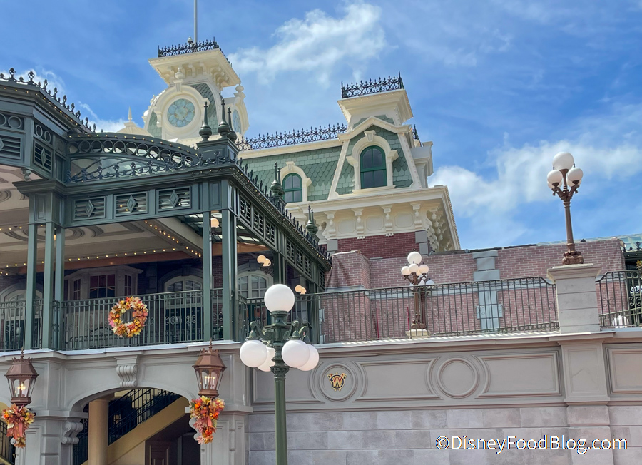 PHOTOS! The Train Station at Magic Kingdom Looks Different Today ...
