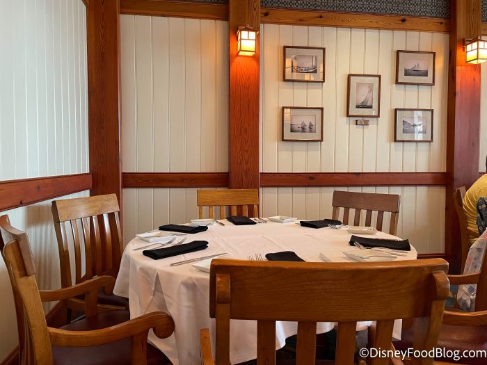 does yachtsman steakhouse have a dress code