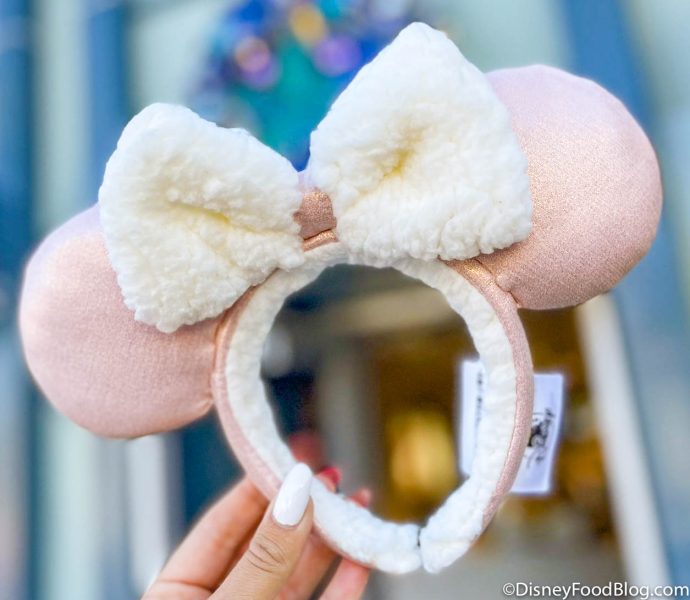 Tokyo Disney Resort Minnie Fluffy Headband  2021 Black Code In Hand 