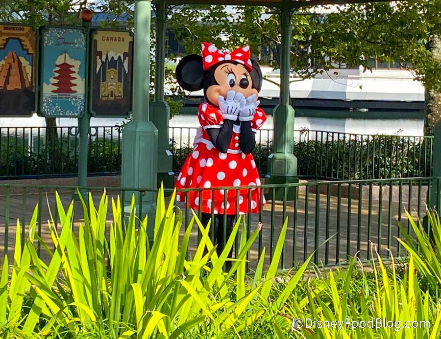 Disney’s New Mickey and Minnie Dolls Are Totally Retro