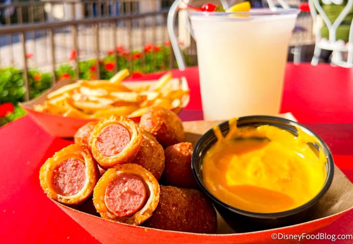 2022-wdw-atmos-mk-caseys-corner-corn-dog