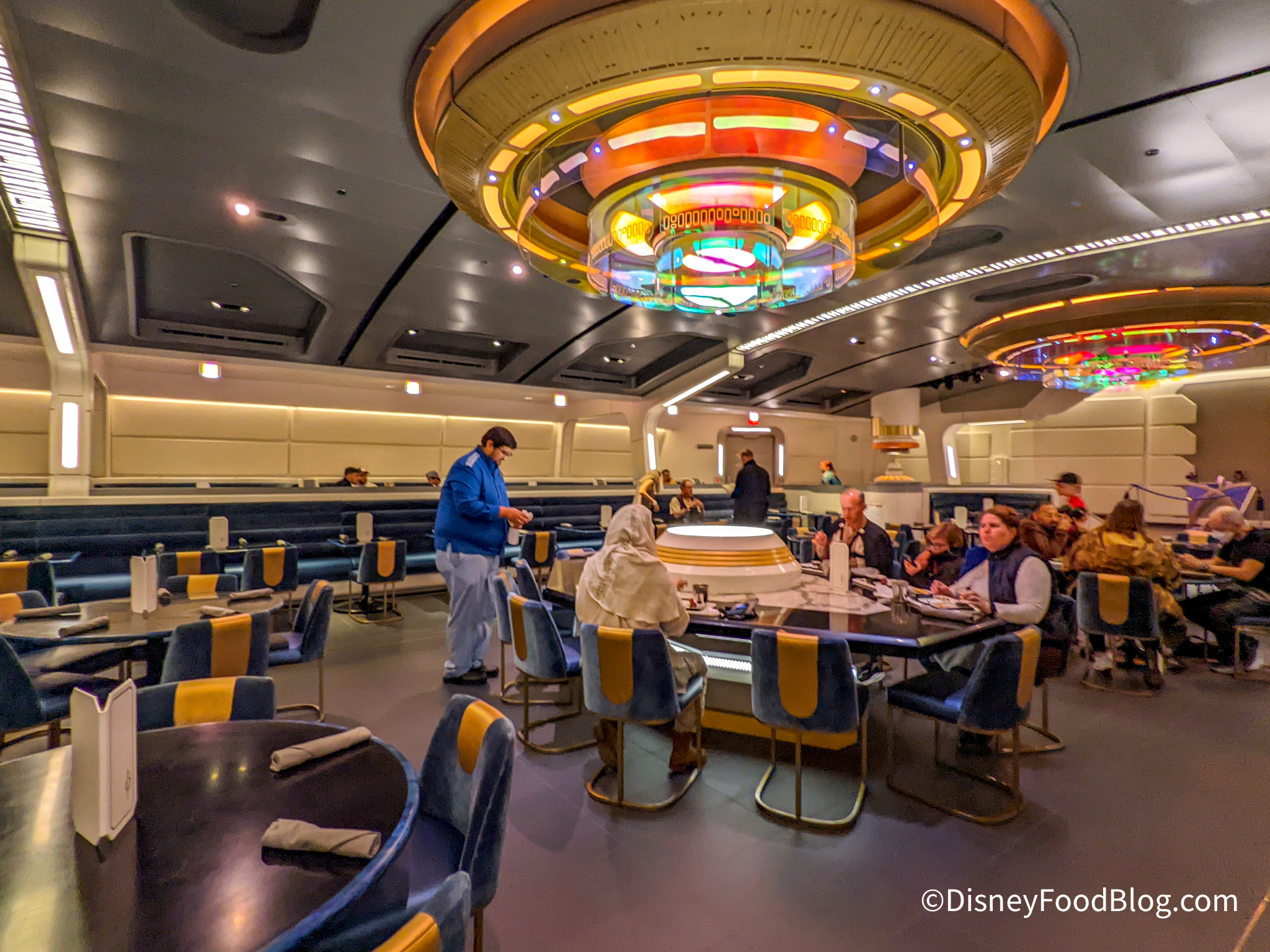 2022-wdw-star-wars-hotel-galactic-starcruiser-media-preview-crown-of-corellia-dining-room-2.jpg