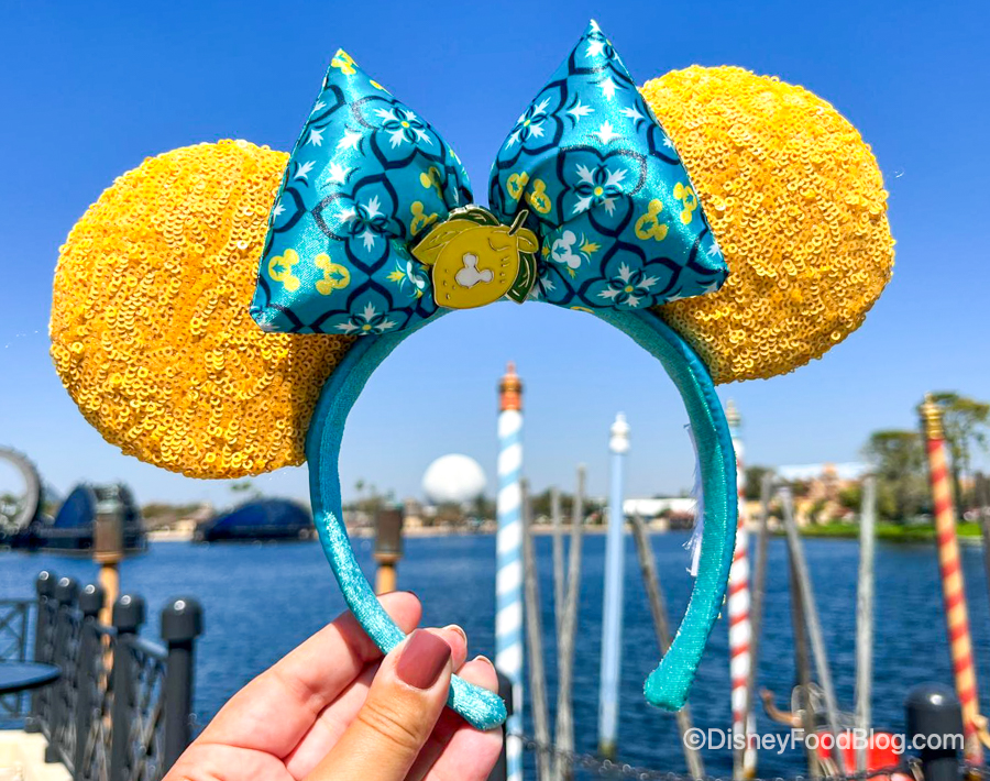 https://www.disneyfoodblog.com/wp-content/uploads/2022/03/2022-wdw-epcot-italy-pavilion-limoncello-minnie-ears-11.jpg