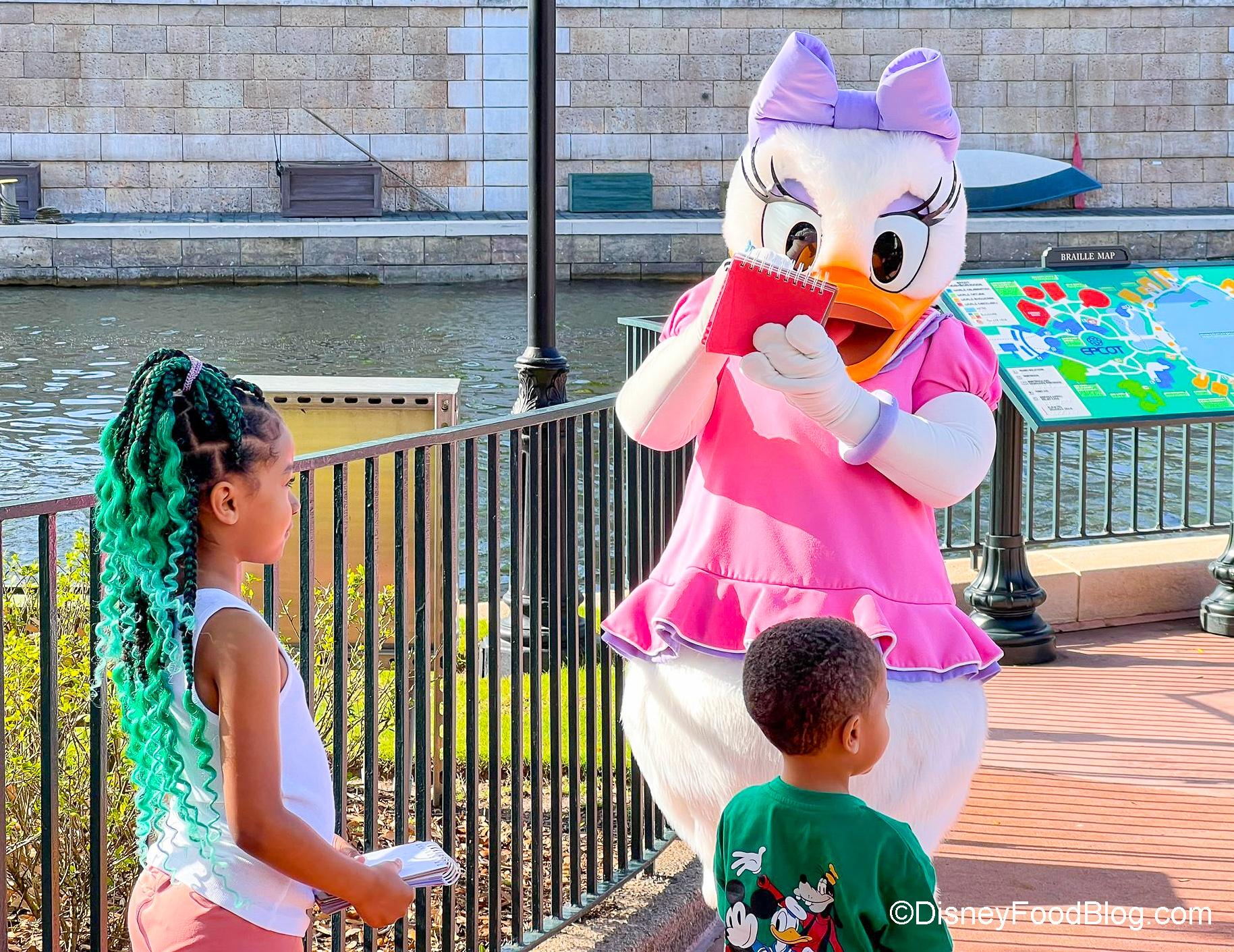 Getting Autographs at Walt Disney World with Your FREE ATD Autograph Book!