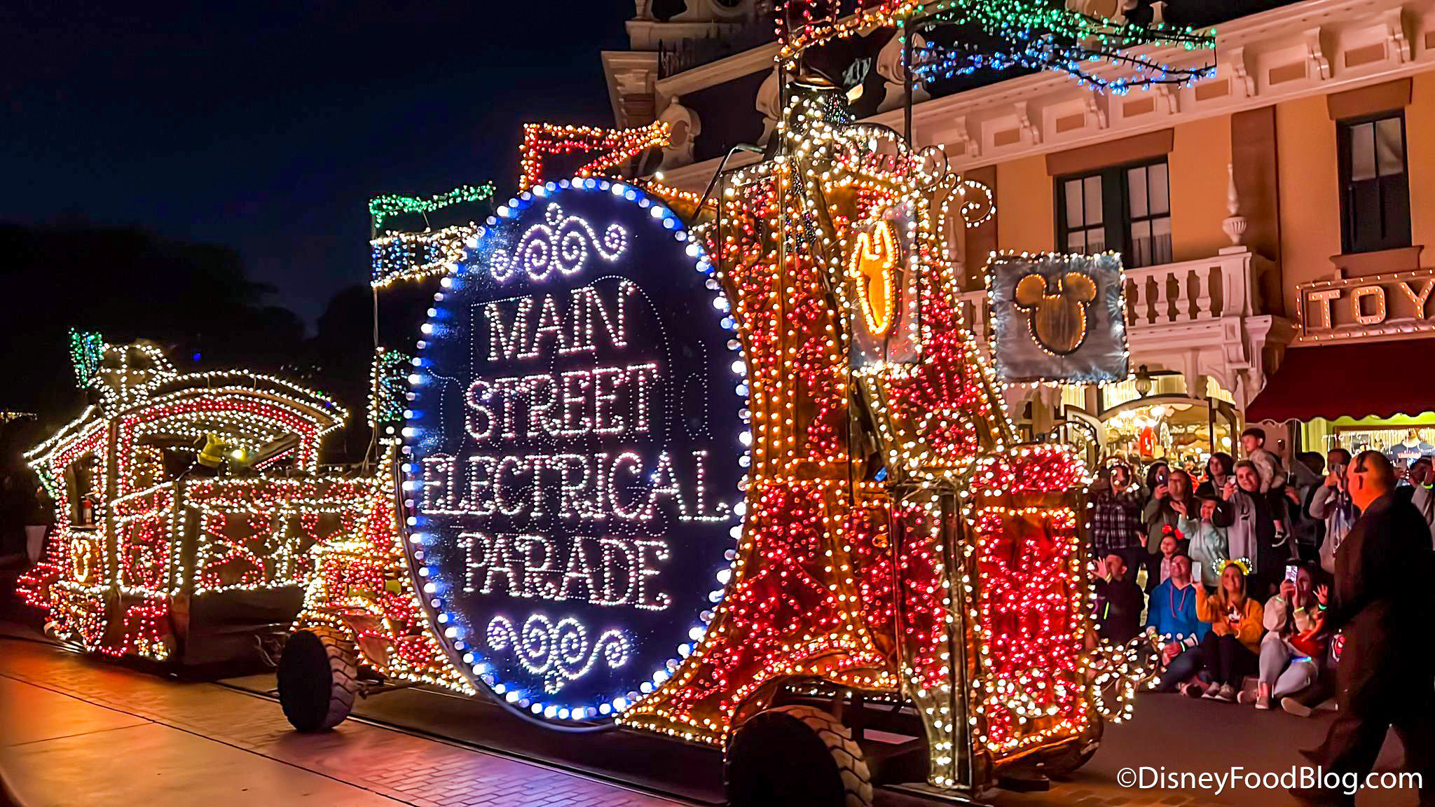 PHOTOS & VIDEOS The Main Street Electrical Parade Is BACK in
