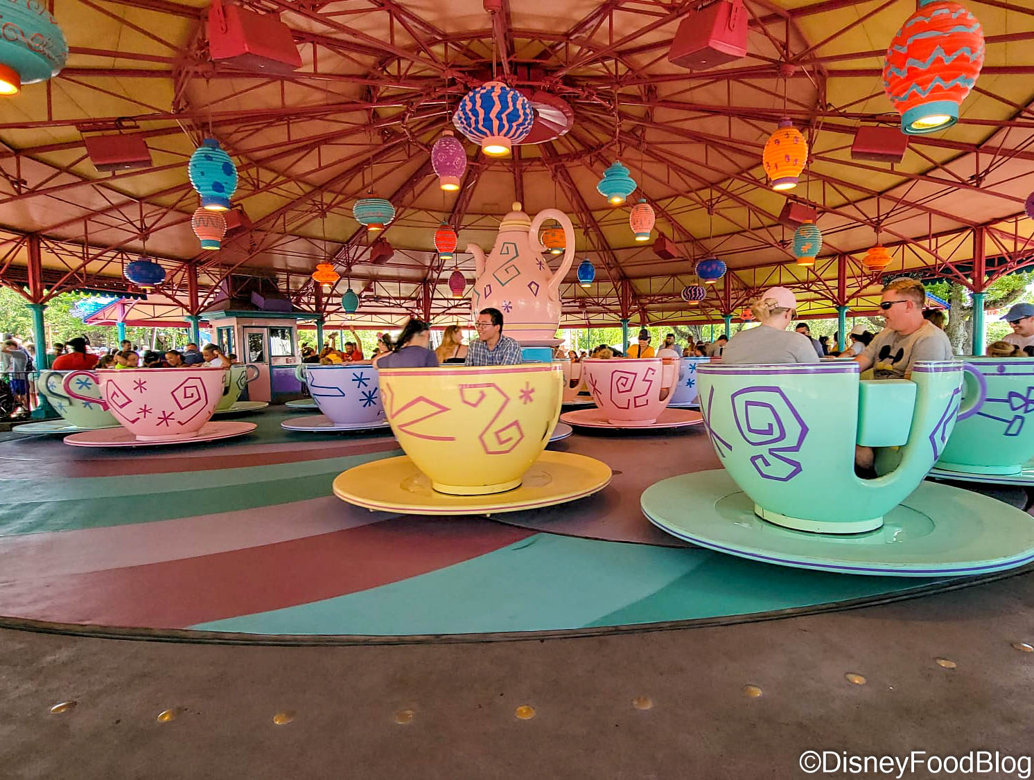 https://www.disneyfoodblog.com/wp-content/uploads/2022/06/2022-wdw-mk-mad-tea-party-teacup-teacups.jpg