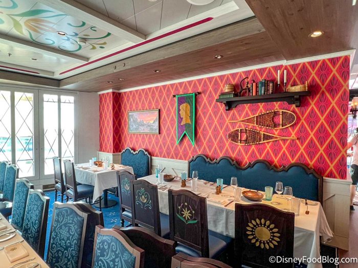 https://www.disneyfoodblog.com/wp-content/uploads/2022/07/2022-disney-cruise-line-disney-wish-media-event-preview-arendelle-a-frozen-dining-adventure-restaurant-review-atmosphere-tables-seating-135-700x525.jpg