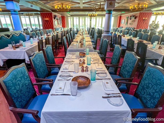 https://www.disneyfoodblog.com/wp-content/uploads/2022/07/2022-disney-cruise-line-disney-wish-media-event-preview-arendelle-a-frozen-dining-adventure-restaurant-review-atmosphere-tables-seating-140-700x525.jpg