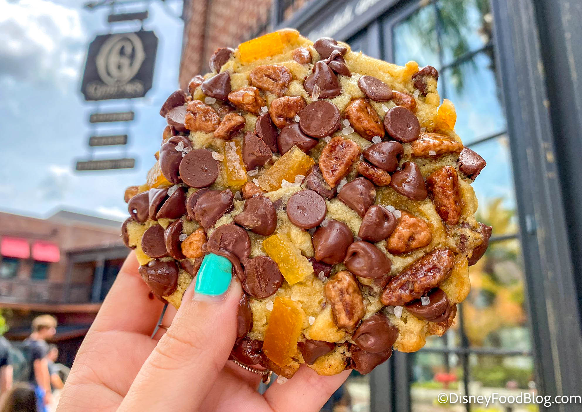 REVIEW: FOUR Filling (And Delicious) Disney World Treats for Only $6 (!!)