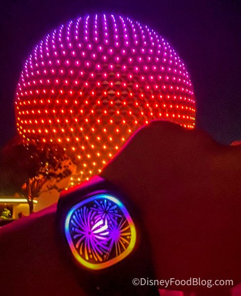 2022-wdw-epcot-atmo-04-magicband-plus-sp