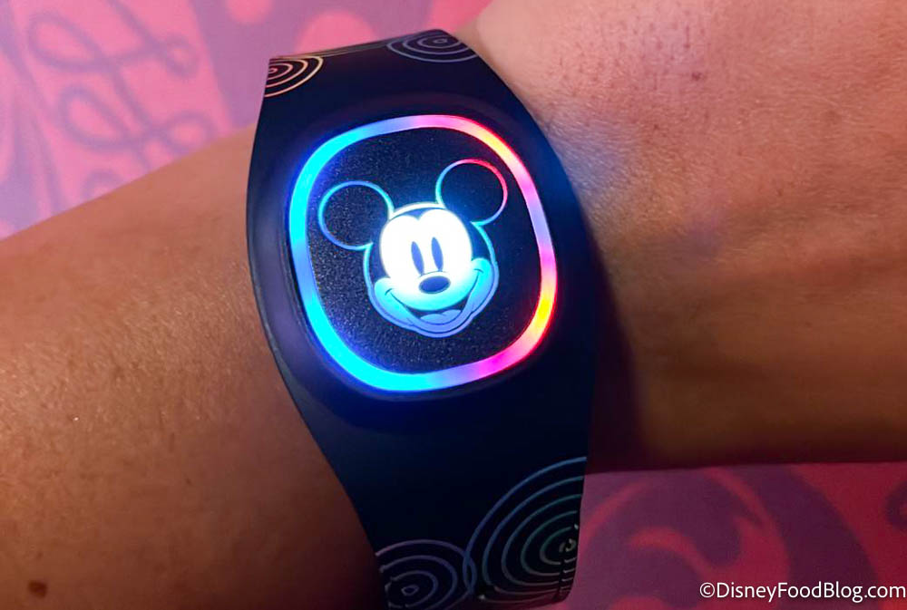 WDW News Today - PHOTOS: New Minnie Mouse MagicKeepers Clip (MagicBand  Alternative) at Walt Disney World