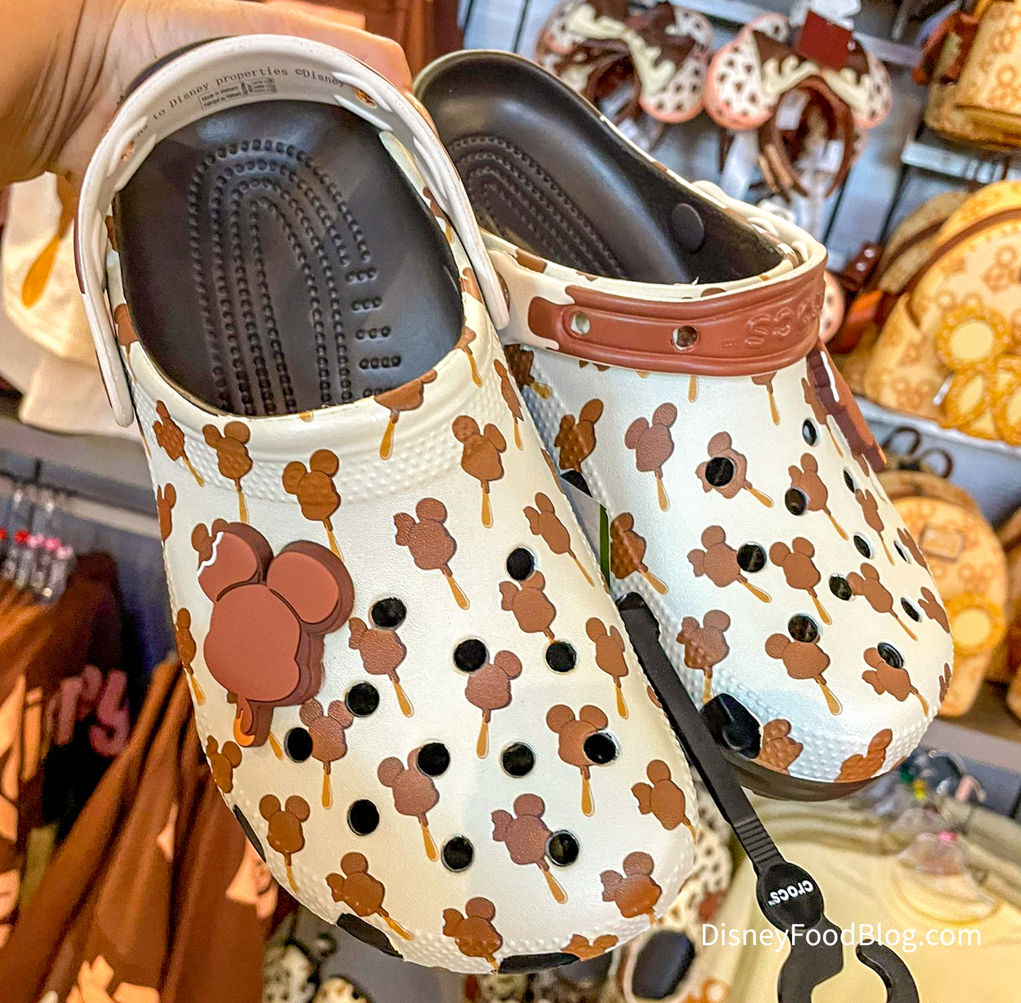 2022 Disney Parks Chocolate Ice Cream Mickey Bar Snack Adult Crocs M5