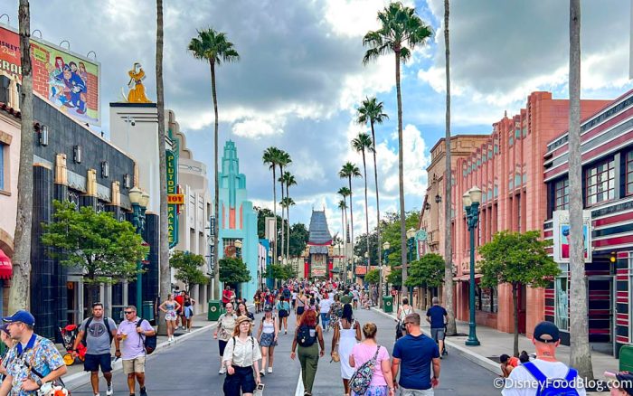 2022-wdw-dhs-whats-new-crowds-atmosphere