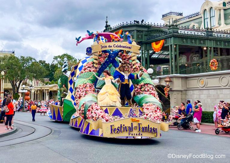 Full List of Showtimes for the Parades, Fireworks, and Castle Shows in