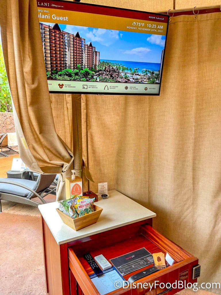 What It's Like to Rent a Cabana at Disney's Aulani Resort the disney