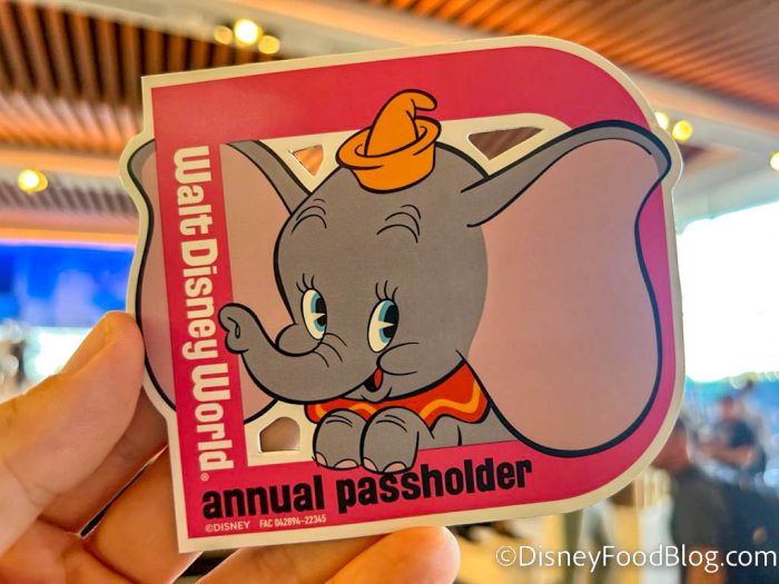 wdw-2022-epcot-annual-passholder-dumbo-m