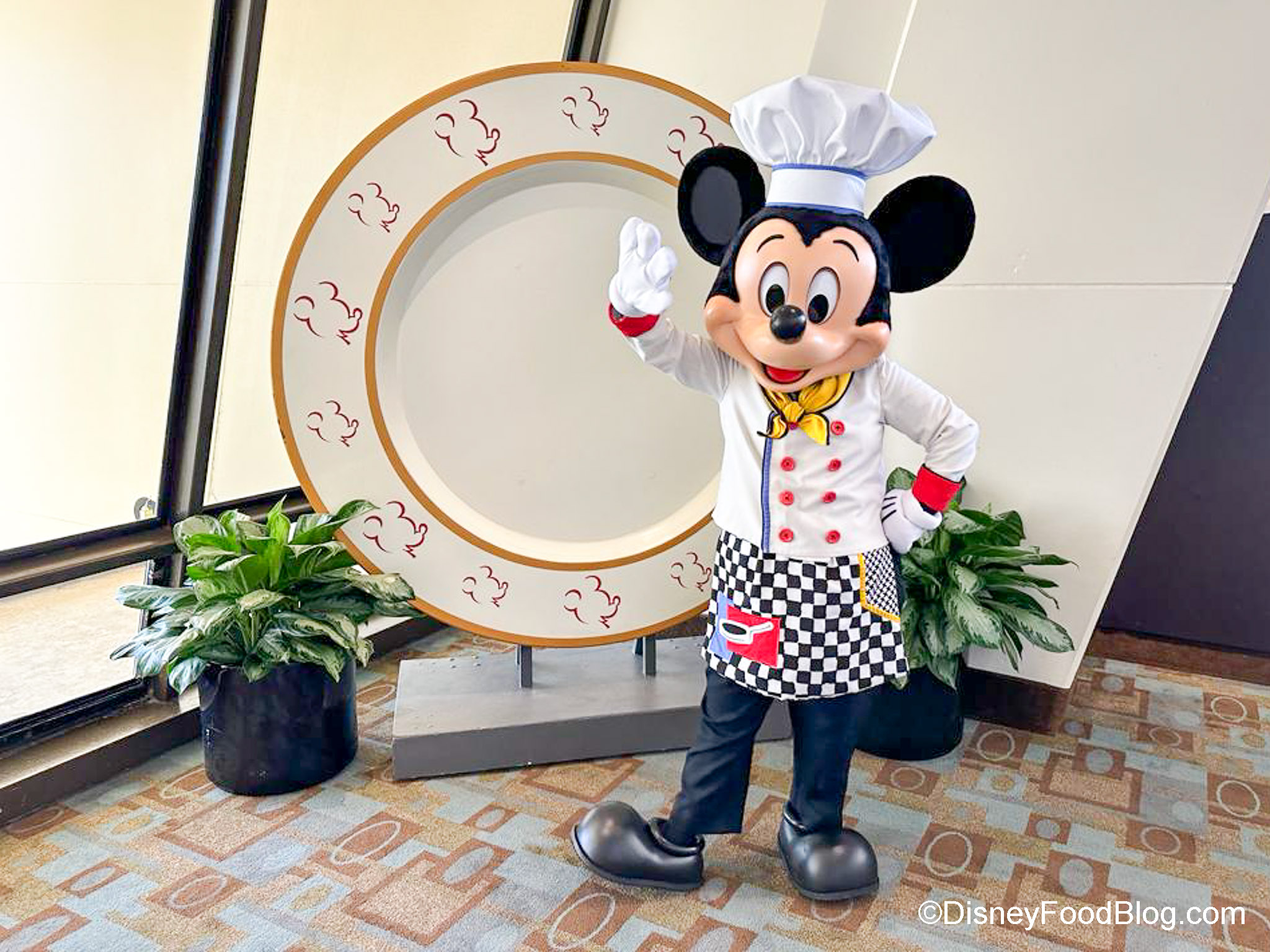 https://www.disneyfoodblog.com/wp-content/uploads/2023/03/2023-wdw-contemporary-resort-chef-mickeys-characters-mickey.jpg