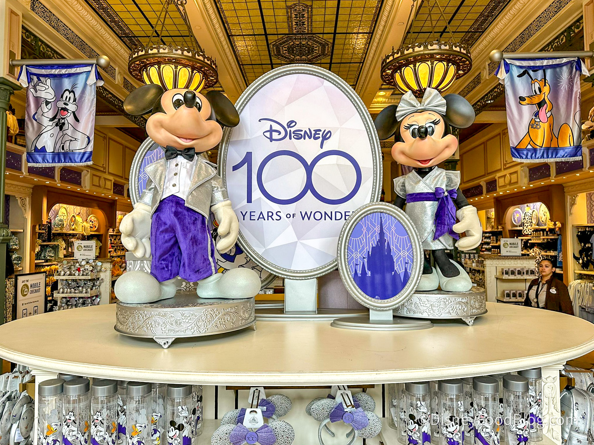 The HIDDEN Hotel Store Where You Can Make Your Own Disney-Scented Candle