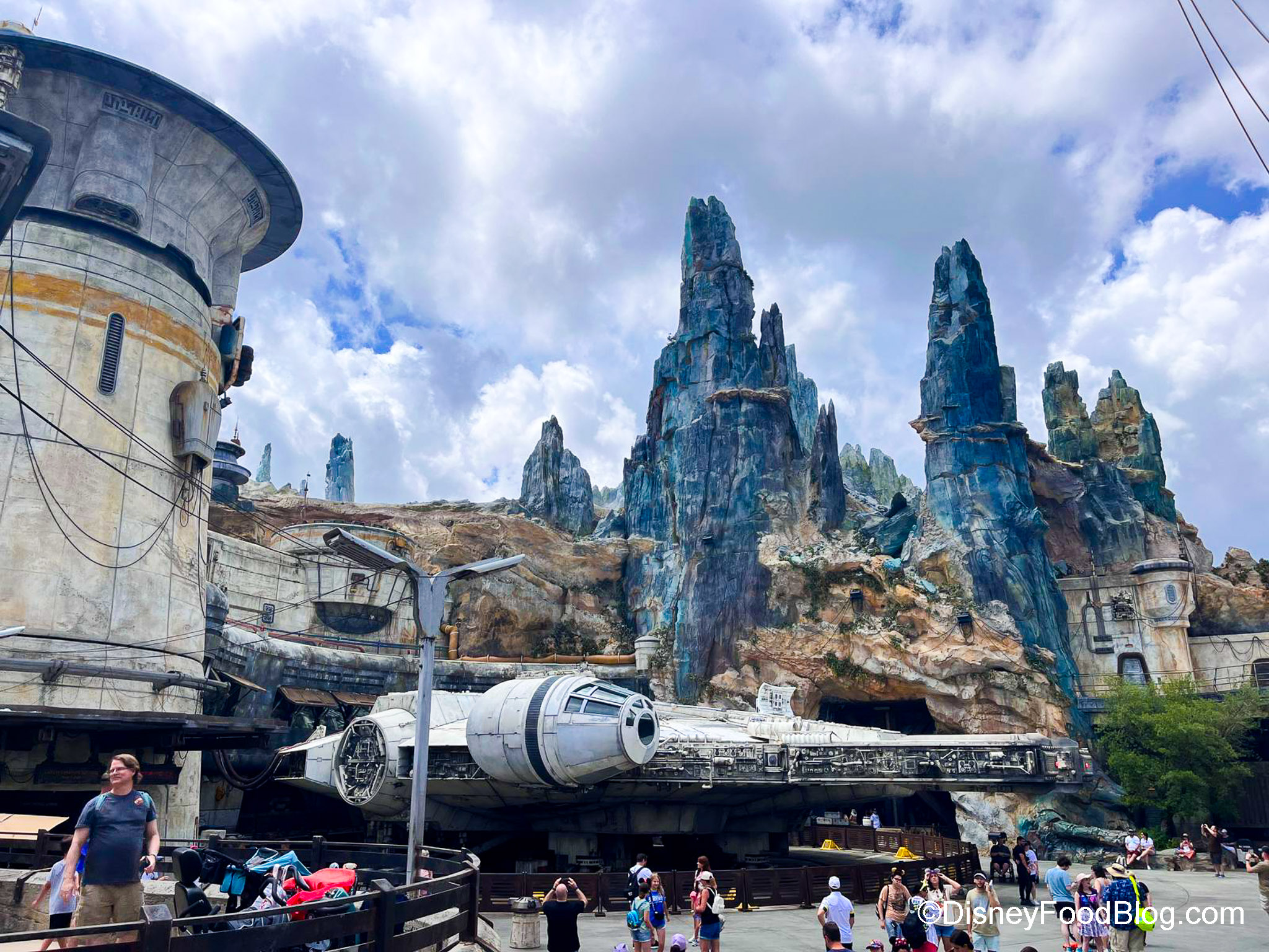 Qui-Gon Jinn Legacy Lightsaber Hilt Arrives at Star Wars: Galaxy's Edge in  Disneyland Park - Disneyland News Today