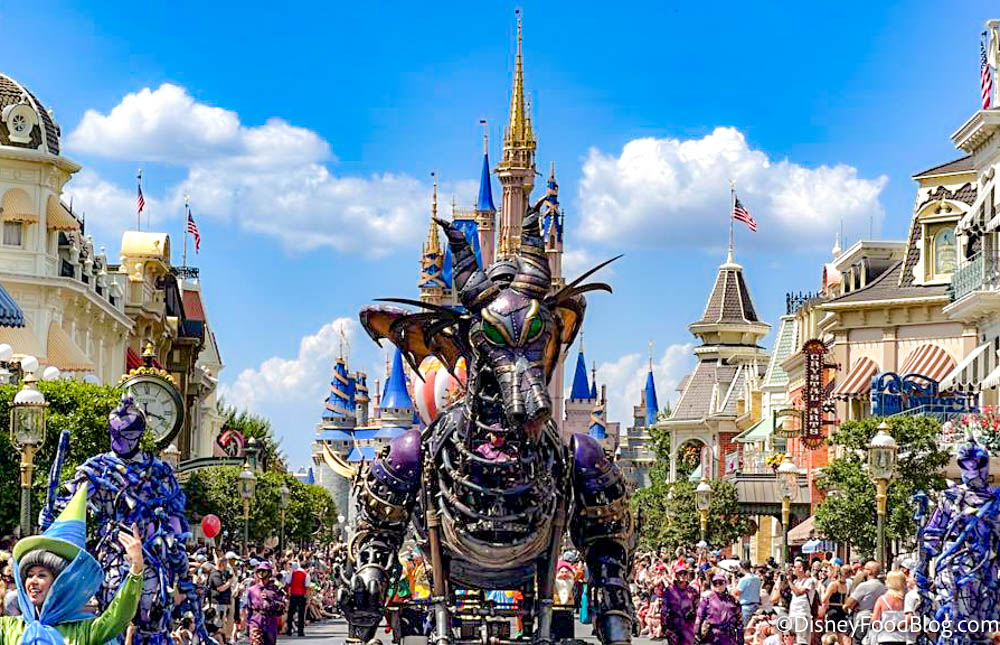 The Maleficent Dragon Fire Effect Is BACK at the Magic Kingdom Parade
