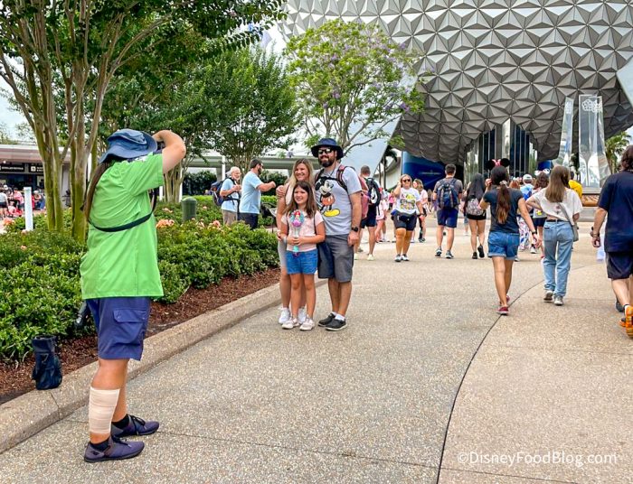 2023-wdw-epcot-park-entrance-spaceship-e