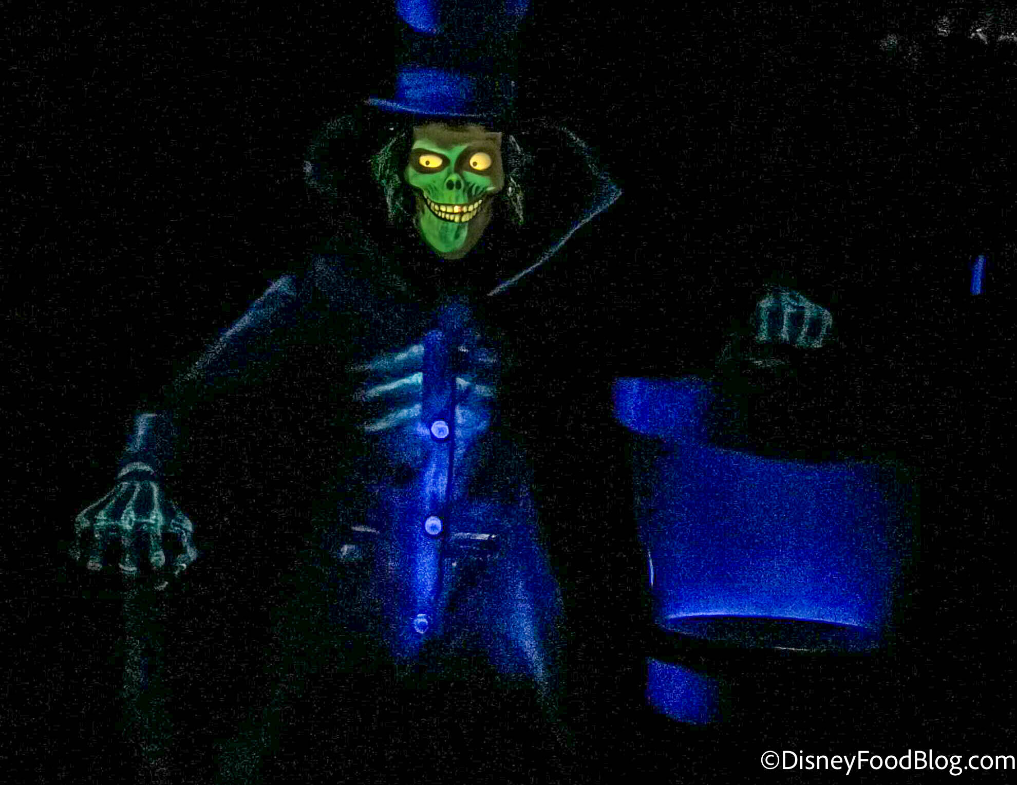 View Pin: WDW/DLR - Haunted Mansion - The Hatbox Ghost