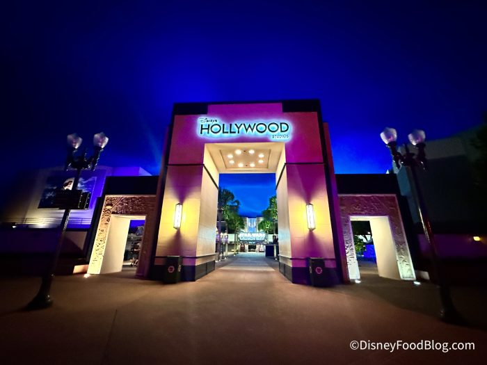 2023-wdw-dhs-hollywood-sign-night-atmo-s
