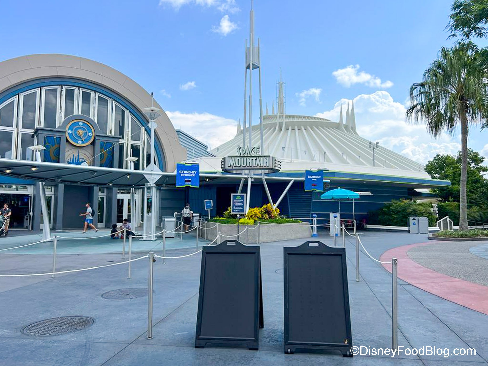 BREAKING: Multiple Guests Trapped on an Orlando Theme Park Attraction 