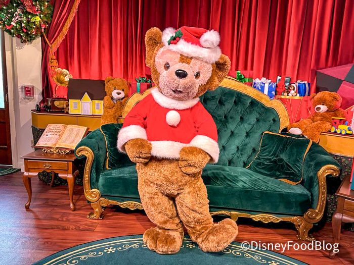 2023-wdw-dhs-meet-duffy-holiday-best-700