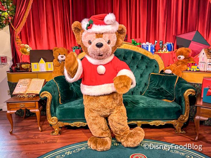 2023-wdw-dhs-meet-duffy-in-holiday-best-