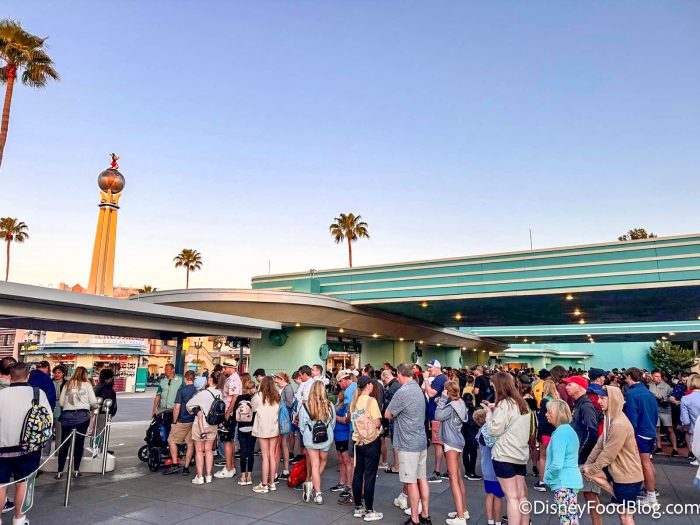 2024-wdw-dhs-atmo-early-entry-rope-drop-