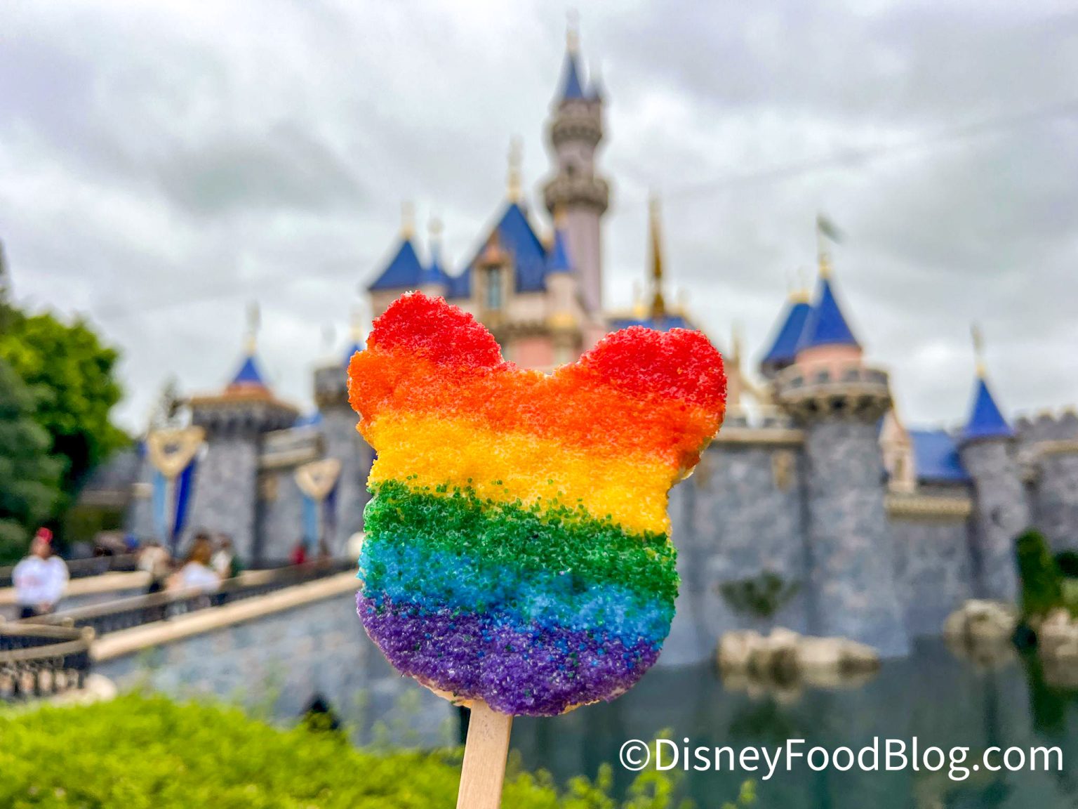 Mickey Rice Ky REVIEW: Disney Just Gave 2 Iconic Treats a Gorgeous Makeover! | the ...